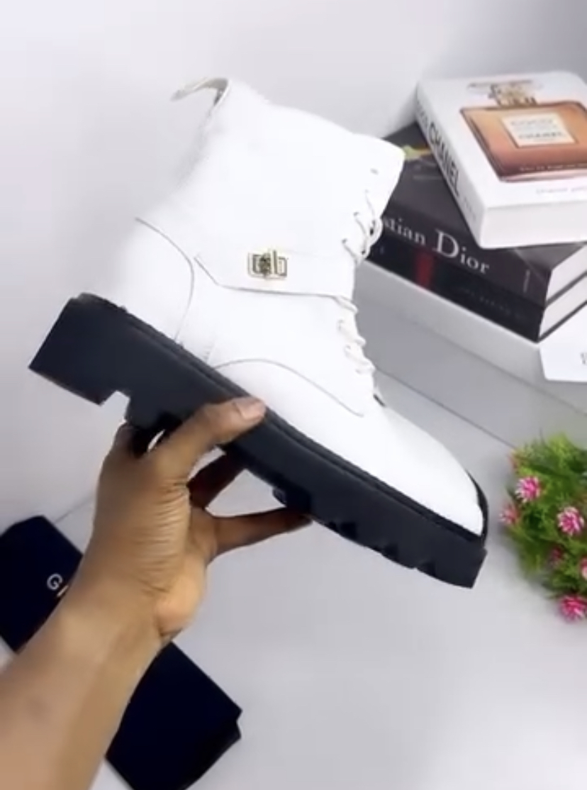 Original Quality GIVENCHY EDEN COMBAT BOOTS BLACK LEATHER ANKLE HIKING BOOTIES ZIP SHOES Colours : White SIZE: 40-47*